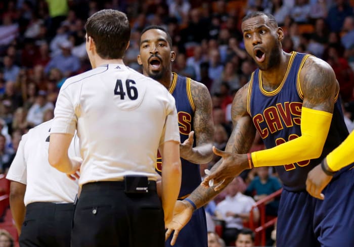 JR-Smith-LeBron-James-2015-0316-foul-face-react.jpg